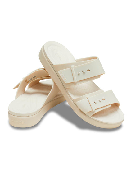 Sandalia Mujer Brooklyn Buckle Low Crema Crocs