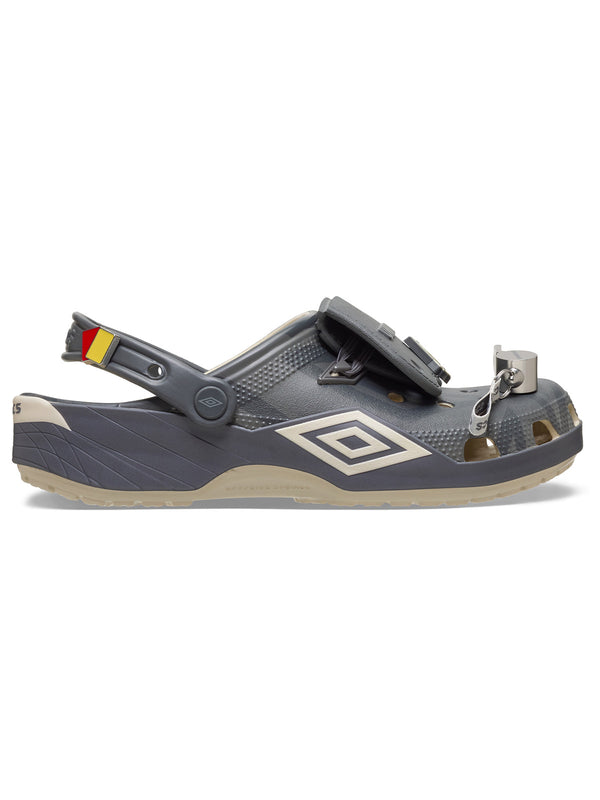 Zueco Unisex Umbro Classic Clog Gris Crocs
